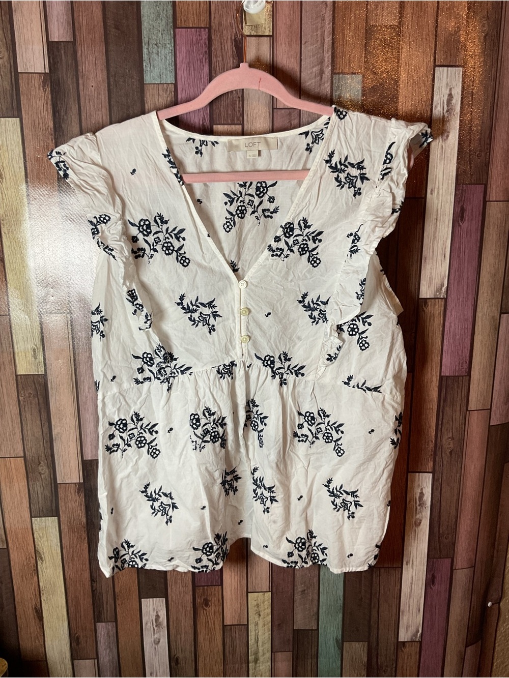 LOFT White Sleeveless Ruffled Top Navy Embroidered Flowers Women’s Size XL